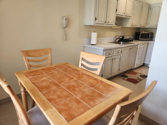Photo - 2920 SW 15th St Unit 202