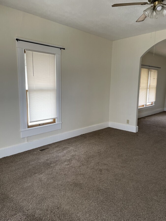 Photo - 165 W 5th St