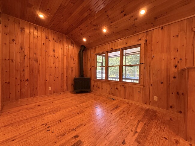 303 Pine Ln