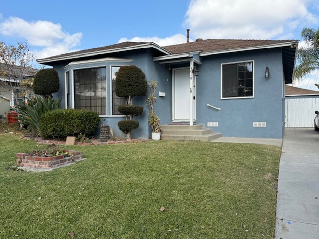 ***MUST SEE 3BR/2BA HOME IN LAKEWOOD*** - ***MUST SEE 3BR/2BA HOME IN LAKEWOOD***