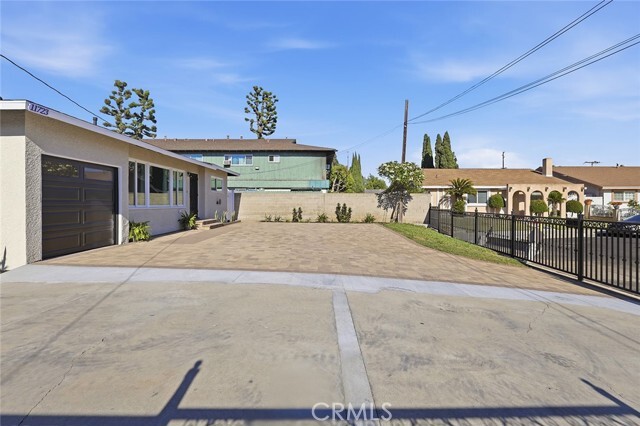 Photo - 11331 Pioneer Blvd