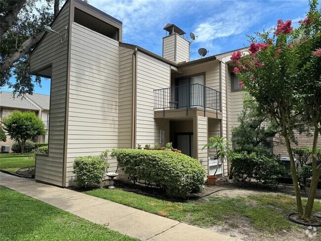 Building Photo - 7128 N Holiday Dr Rental