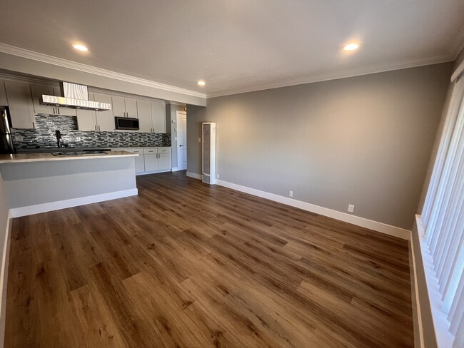 Building Photo - 953 Helen Rental