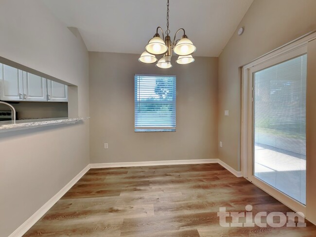 Photo - 528 Little Lake Ct