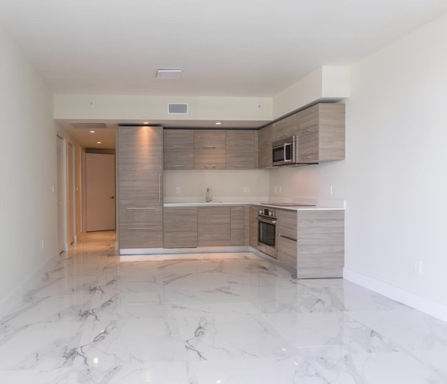 Building Photo - 1300 S Miami Ave Rental