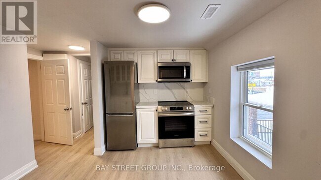 Photo - 5731 Stanley Ave