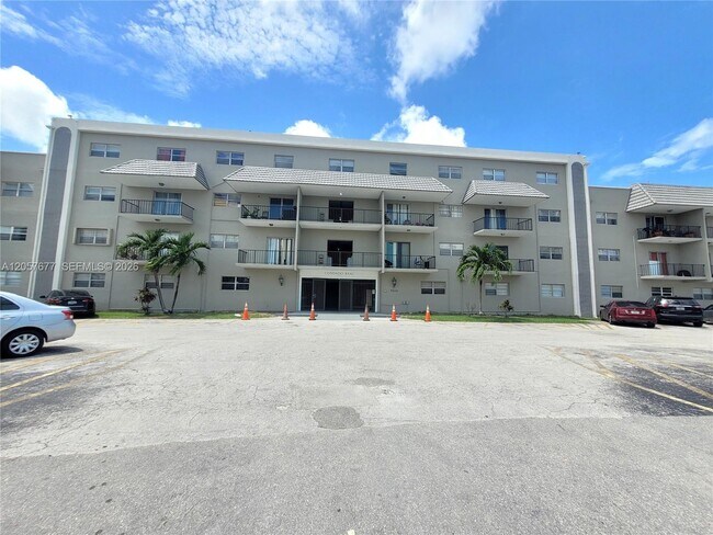 Photo - 5100 SW 41st St Unit 319