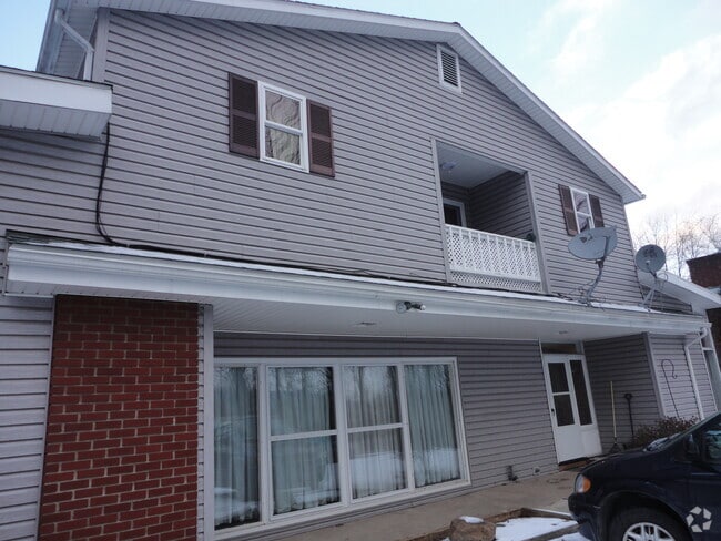 Building Photo - 1901 Woodland Rd Unit 2nd floor Rental