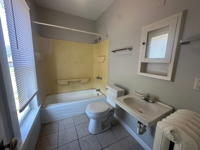 Photo - 566 Capital Ave SW Unit 3