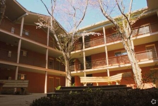 Building Photo - 2 Bed 1 Bath Apartment in Gated Community ...