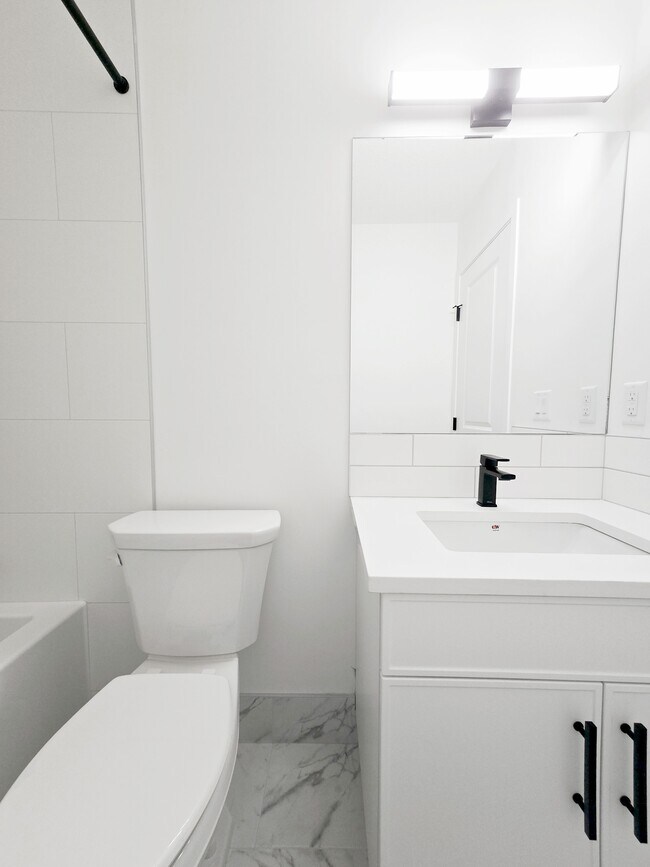 Photo - 12125-12195 95 St Unit MAIN 1