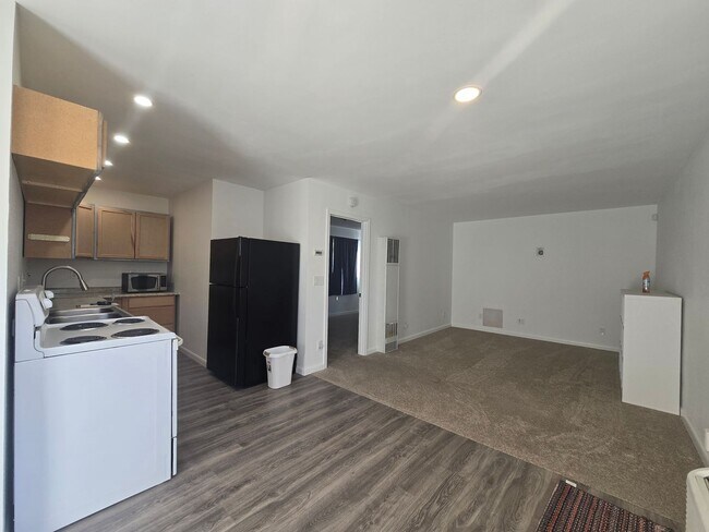 Photo - 512 1/2-417 1/2 16th St W Unidad 417 1/2 16th ST W