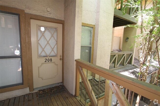 Building Photo - 806 W 24th St Unit 208 Rental