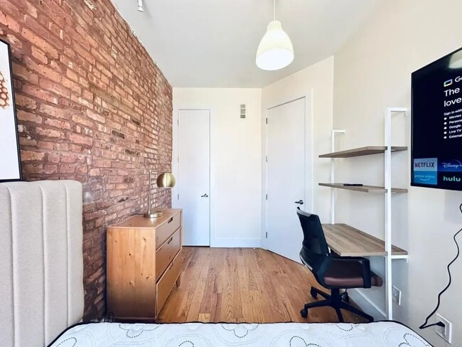 Photo - Furnished room/NOT APARTMENT Unit 3FL