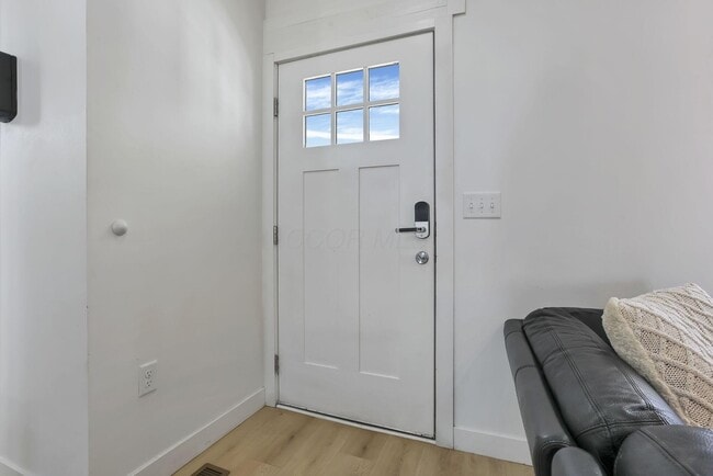 Photo - 1466 Hamlet St