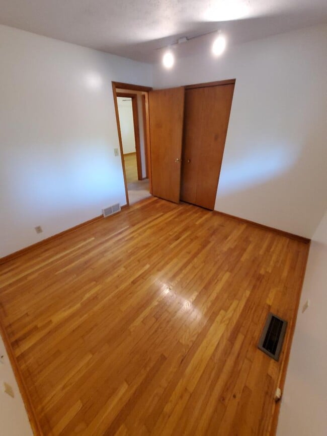 Photo - 6814 Ravenwood Ave NW