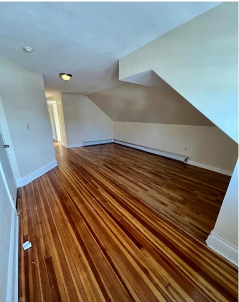 Photo - 62 Quaker Ln S