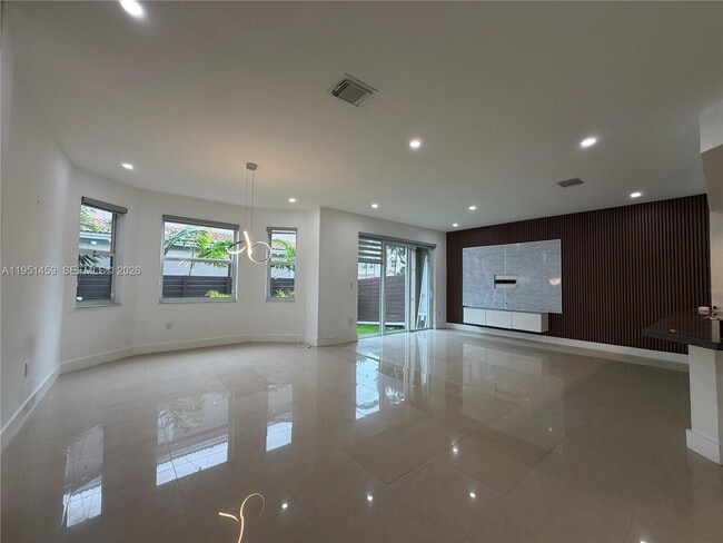 Photo - 8415 NW 108th Pl