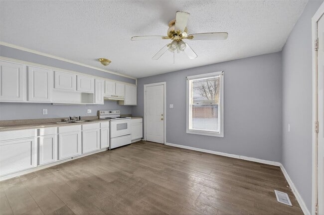 Photo - 2749 Dawson St