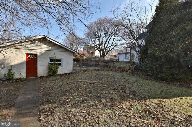 cochera - 118 W 7th Ave