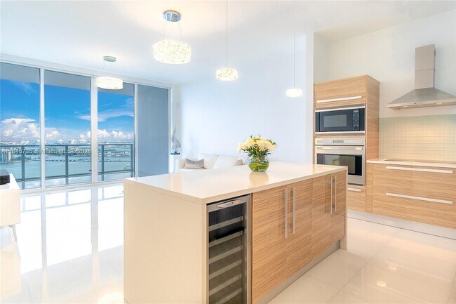 Photo - 2020 N Bayshore Dr Unit 2404