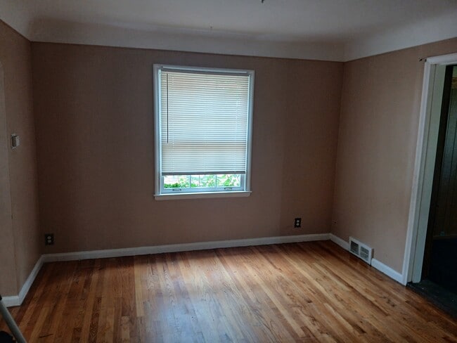 Photo - 14200 Stahelin Rd