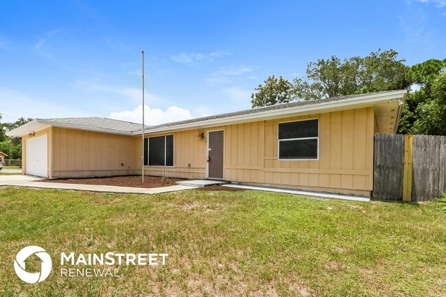 Photo - 701 NW Grenada St