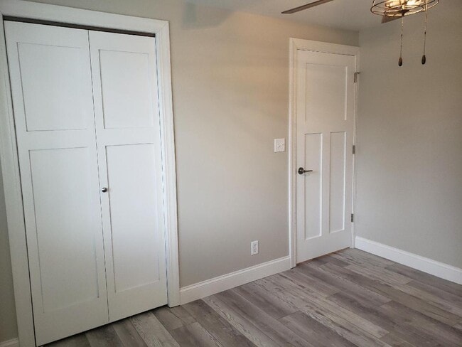 Photo - 2450 Hamilton St