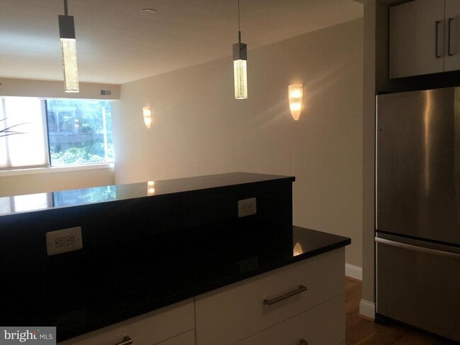 Building Photo - 1140 23rd St NW Unit 305 Rental