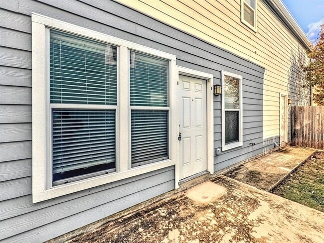 Photo - 338 Trestle Tree