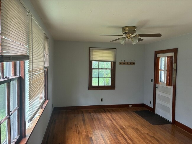 Building Photo - 360 Glenrose Ave Rental