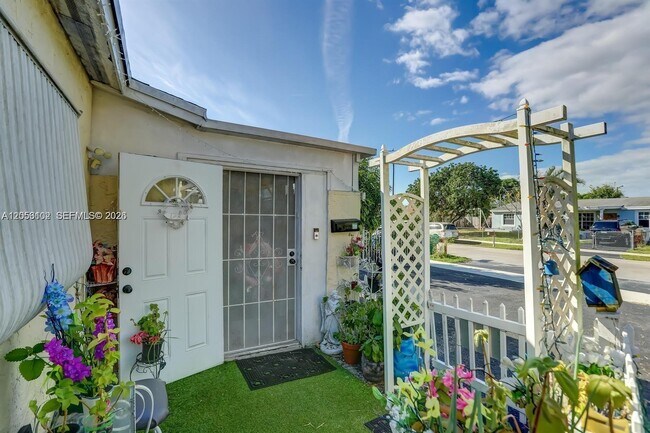 Photo - 2200 SW 42nd Way