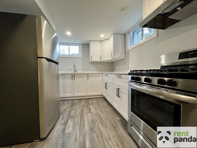 Building Photo - 2620-2620 Victoria Ave E