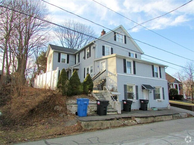 Building Photo - 28 French St Unit 2 Rental