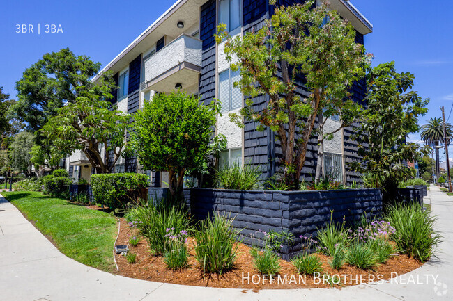 Building Photo - 1352 S Carmelina Ave Los Angeles, CA 90025 Unit 211 Rental