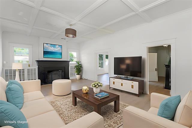 Photo - 201 E Pecan St