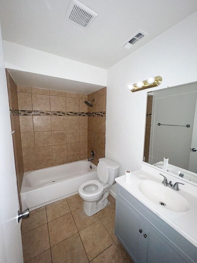 Photo - 3936-3938 Renick Way Unidad 3936 Renick way