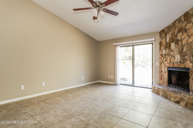 Photo - 1696 Sandy Hollow Loop