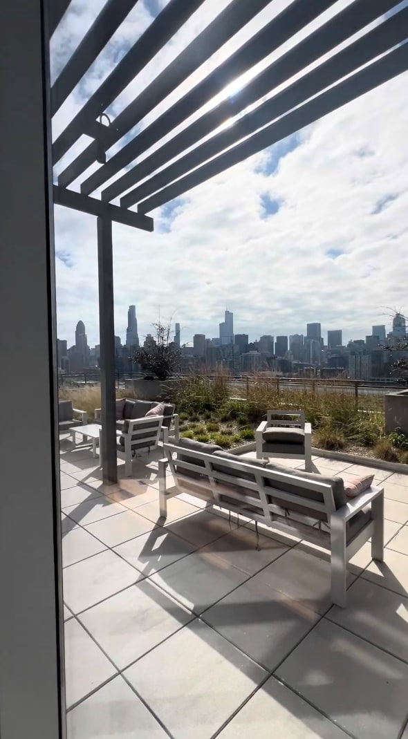 Photo - 1158 N Howe St