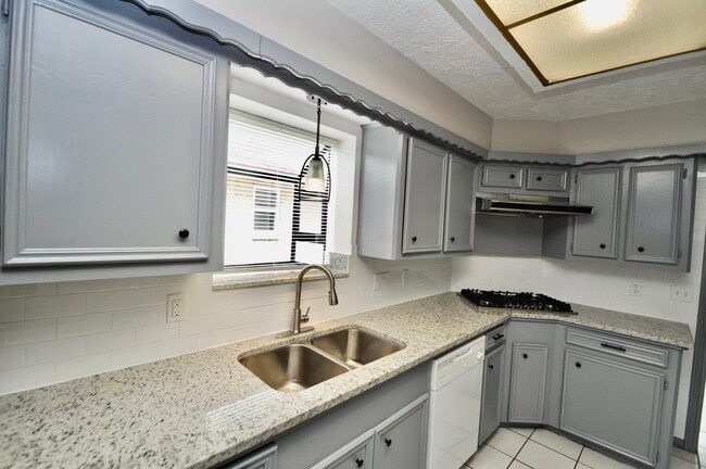 Building Photo - 6822 La Puente Dr