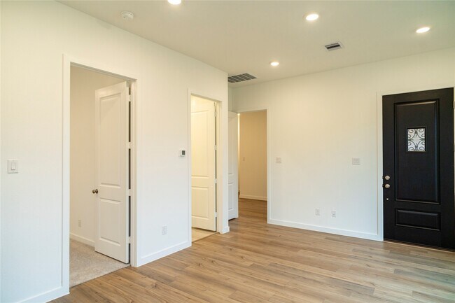 Photo - 31026 Sun Vly Dr