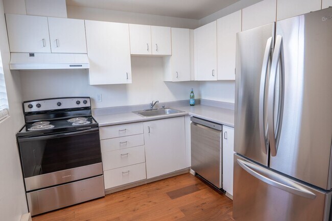 Photo - Pacific Crest Apartments