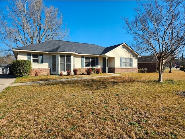 Photo - North Columbus 3 Bedrooms 2 Baths fenced