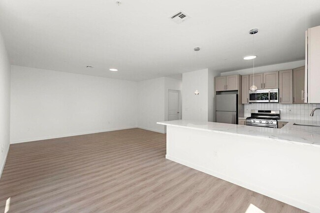 Photo - 306 Bergen Ave Unit 405