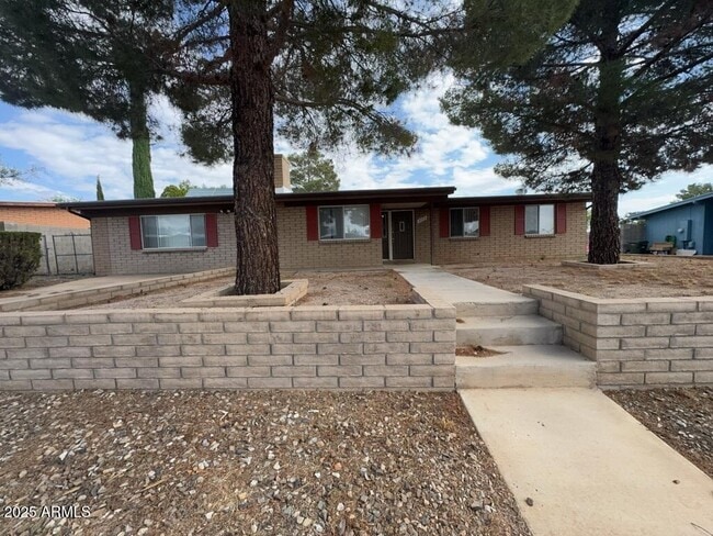 Photo - 3733 Sparrow Dr House