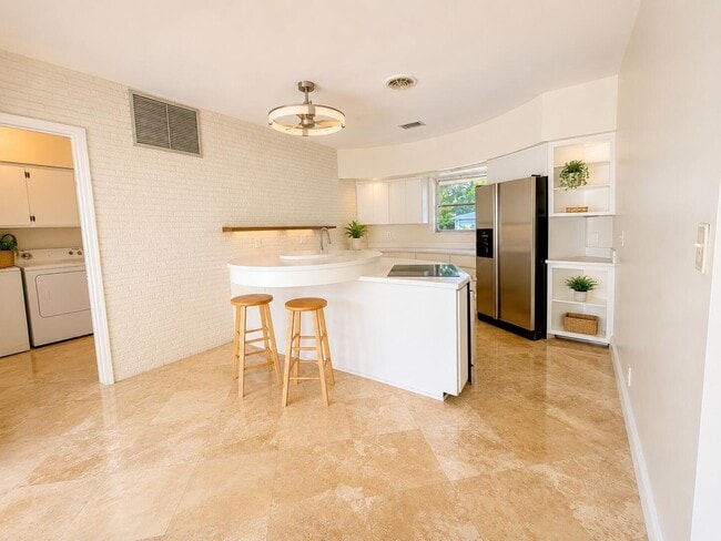 Photo - 461 SW 54th Ave
