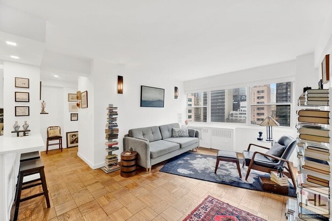 Building Photo - 333 E 46th St Rental