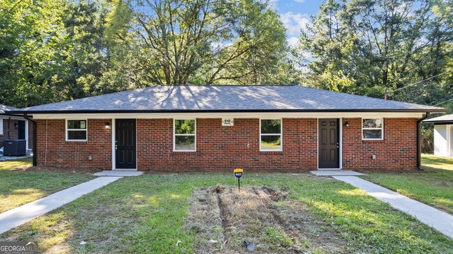 Building Photo - 612 Hardy Ave SW Rental
