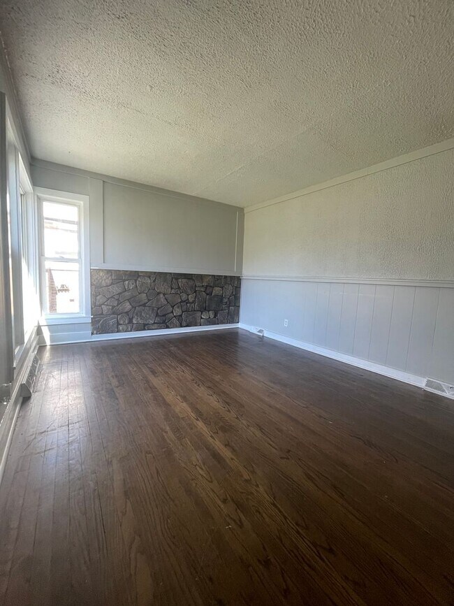 Photo - Beautiful and spacious 4 Bedroom 2 Bath House in Calumet City, IL MUST SEE