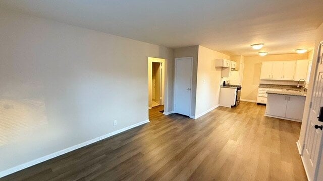 Photo - NORTH EAST SIDE 2 BEDROOM WITH BASEMENT! AVAILABLE NOW!